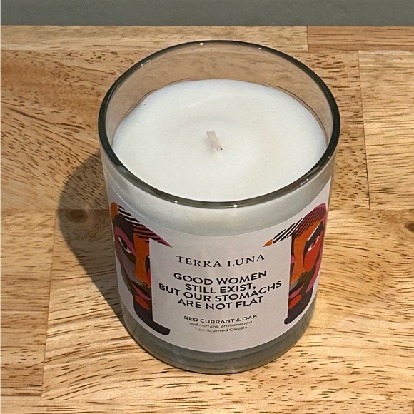 Red Current Amberwood And Oak Scented Candle Made By Terra Luna - Picture 5 of 7